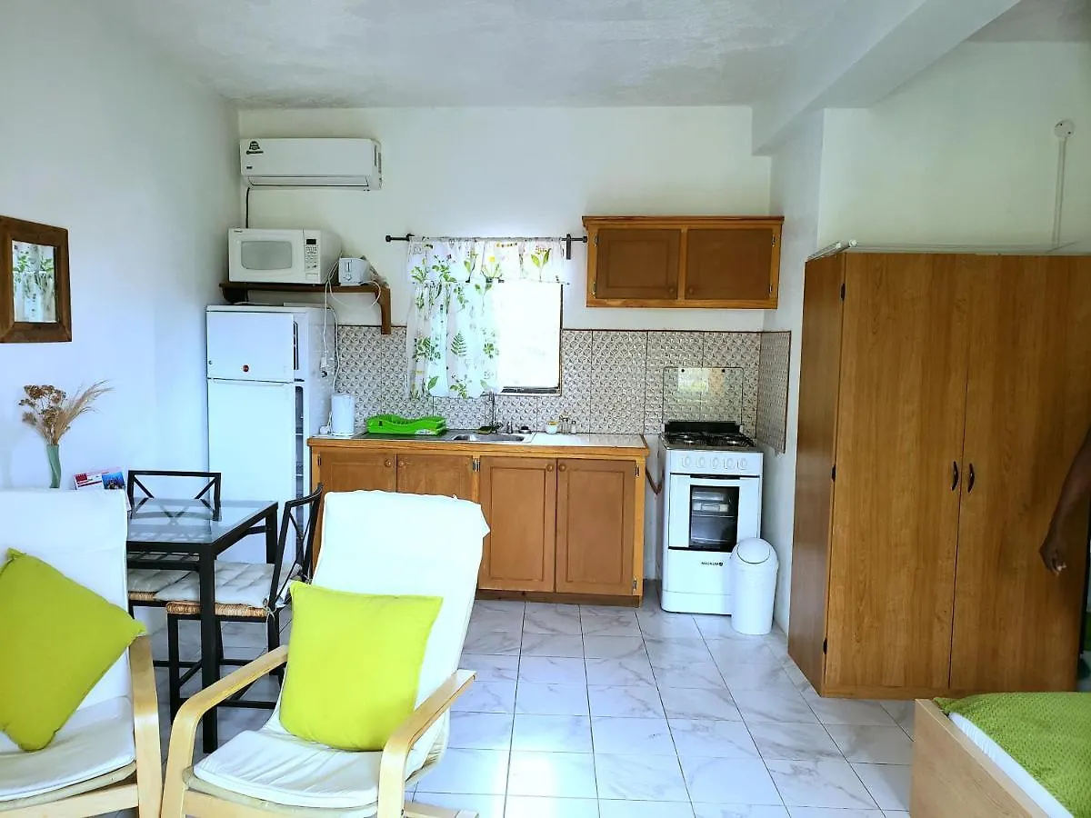 Bay View Studio Apartment 3B - Canouan Island Charlestown سانت فنسينت والجرينادينز